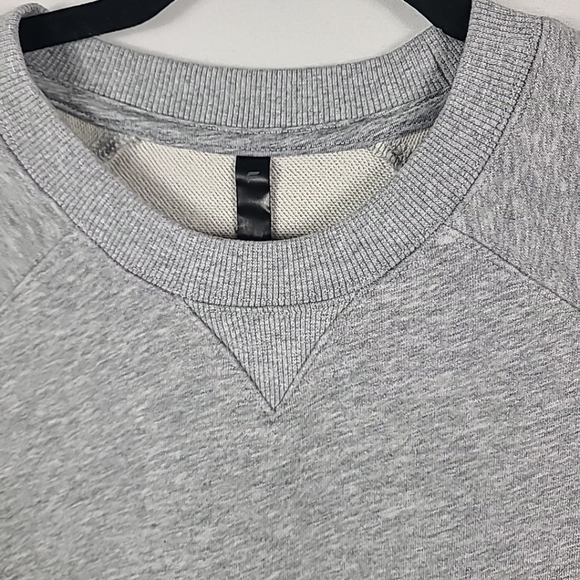 NEW Fabletics Men's The Year Round Terry Crew Neck Sweatshirt Grey $70 NWT - Picture 3 of 7